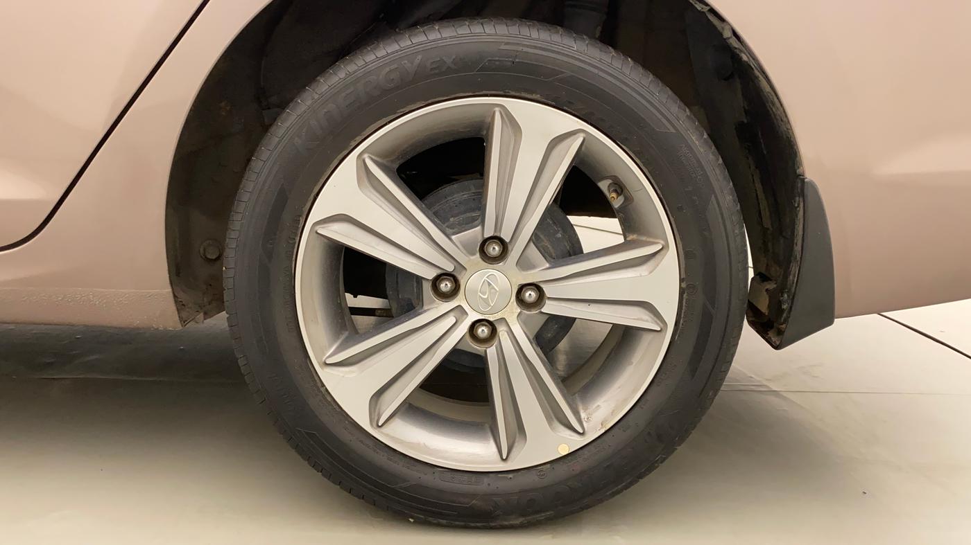 2018 Hyundai Verna 1.6 VTVT SX, Petrol, Manual, 40,461 km, Left Rear Wheel