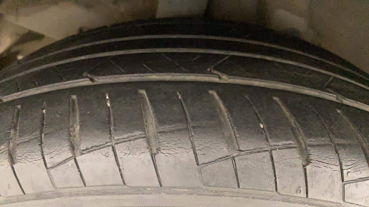 2018 Hyundai Verna 1.6 VTVT SX, Petrol, Manual, 40,461 km, Right Rear Tyre Tread