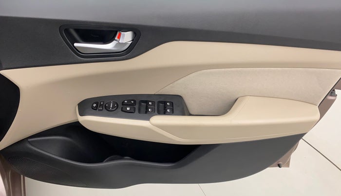 2018 Hyundai Verna 1.6 VTVT SX, Petrol, Manual, 40,461 km, Driver Side Door Panels Control