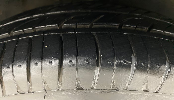 2012 Hyundai i10 SPORTZ 1.2 KAPPA2, Petrol, Manual, 50,200 km, Right Front Tyre Tread