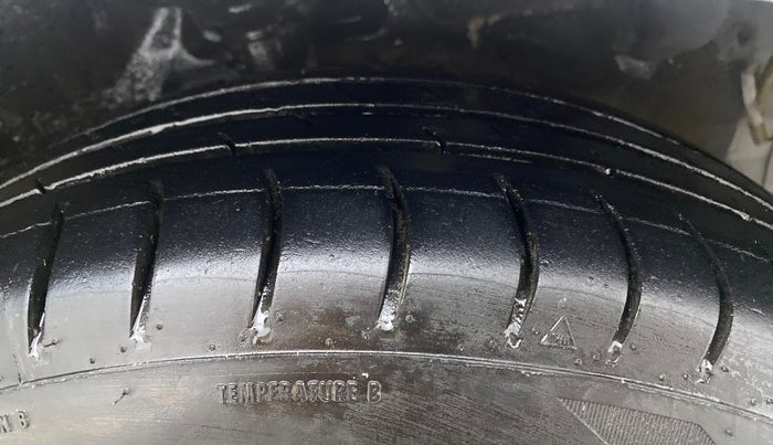 2018 Maruti Celerio ZXI, CNG, Manual, 61,076 km, Right Front Tyre Tread