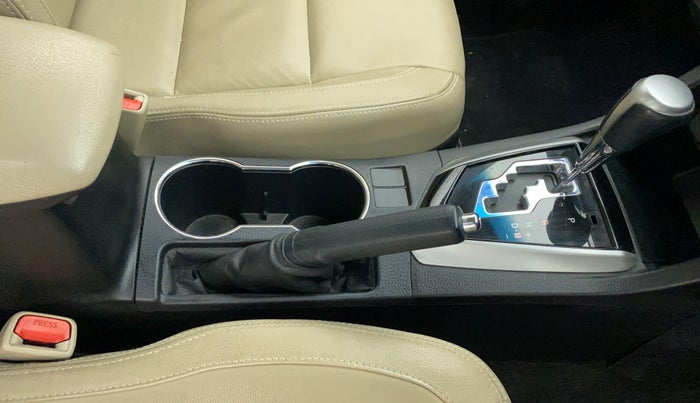2016 Toyota Corolla Altis VL AT, Petrol, Automatic, 31,478 km, Gear Lever