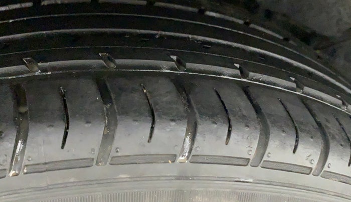 2016 Toyota Corolla Altis VL AT, Petrol, Automatic, 31,478 km, Right Rear Tyre Tread