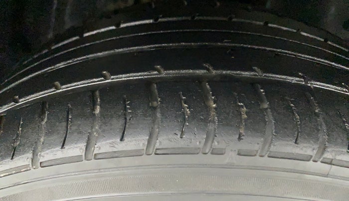 2016 Toyota Corolla Altis VL AT, Petrol, Automatic, 31,478 km, Right Front Tyre Tread