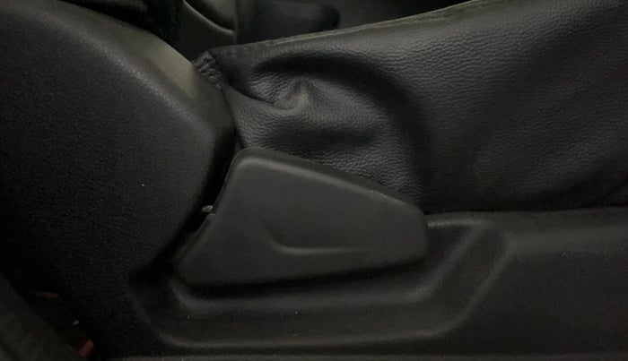 2024 Renault Kwid CLIMBER AMT 1.0, Petrol, Automatic, 20,151 km, Driver Side Adjustment Panel