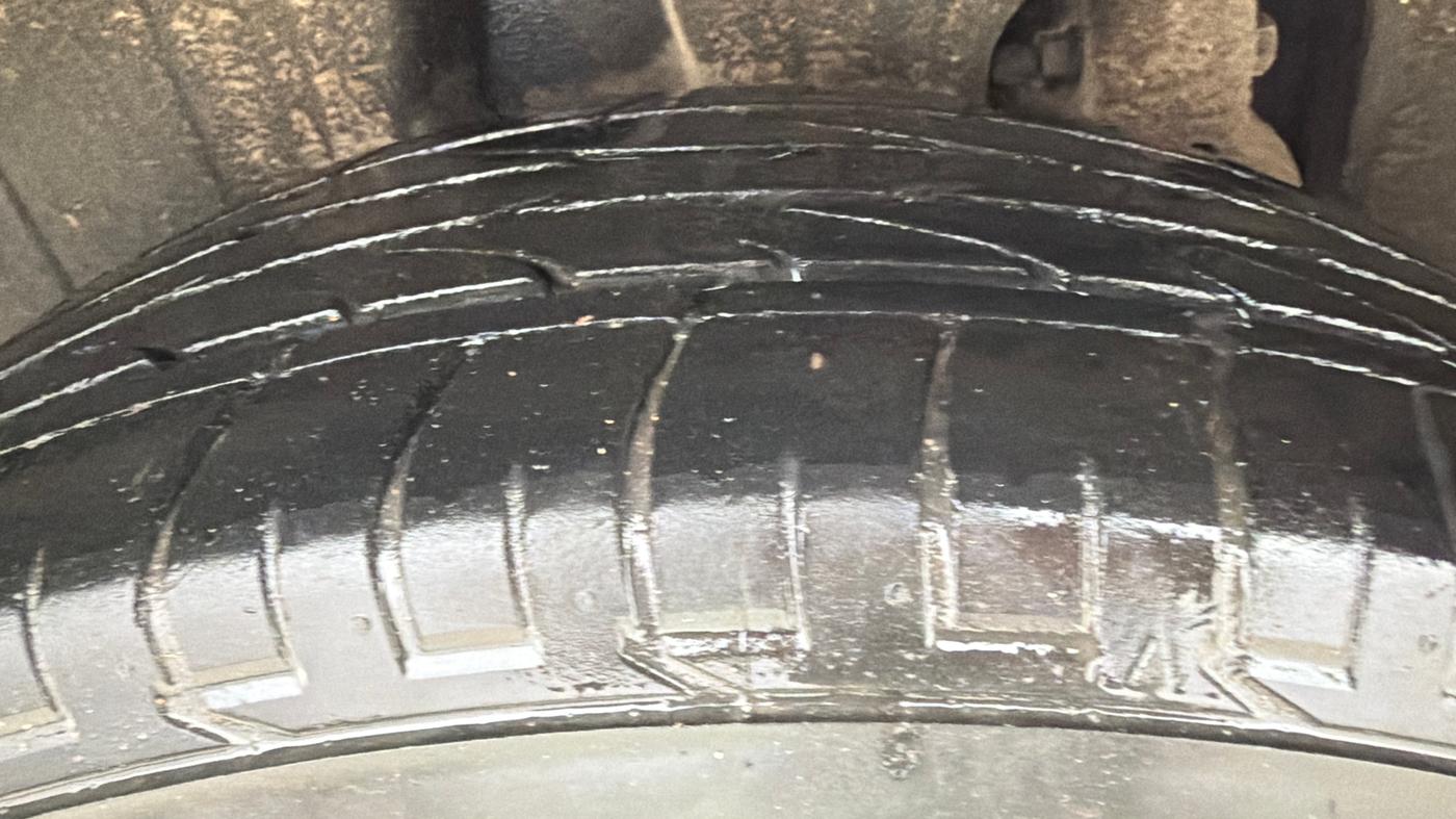 2021 Mahindra XUV300 W6 1.2 PETROL, Petrol, Manual, 53,923 km, Right Rear Tyre Tread