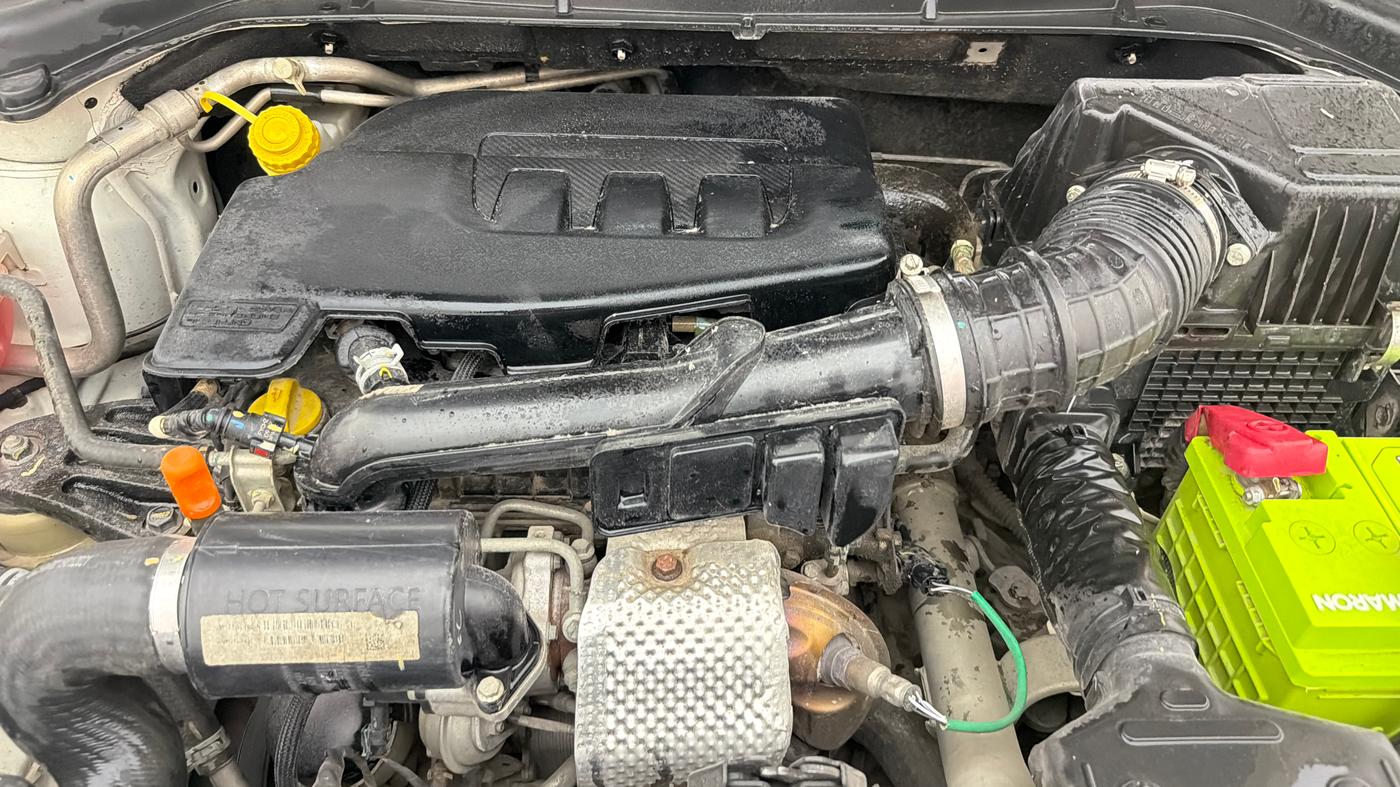 2021 Mahindra XUV300 W6 1.2 PETROL, Petrol, Manual, 53,923 km, Engine View
