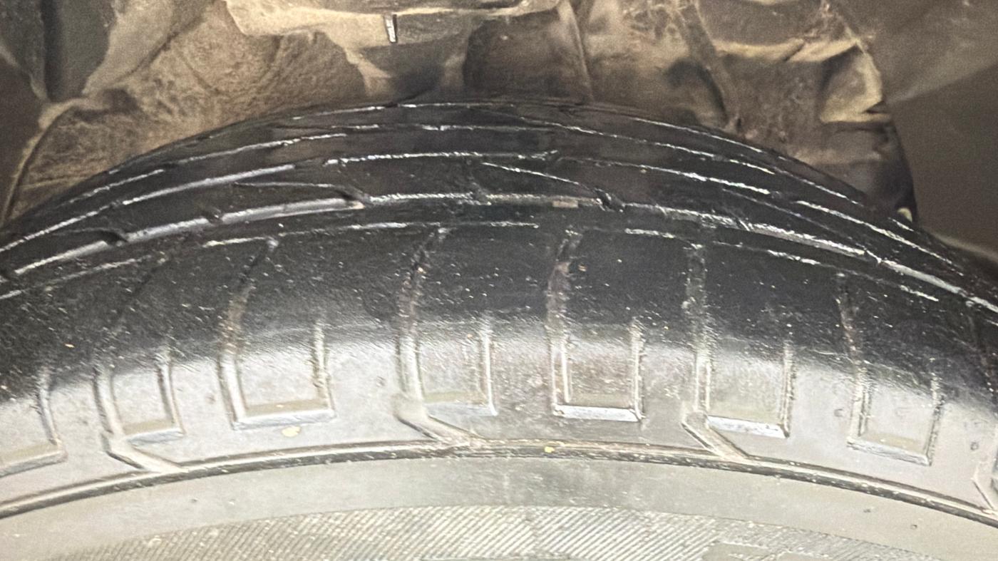 2021 Mahindra XUV300 W6 1.2 PETROL, Petrol, Manual, 53,923 km, Right Front Tyre Tread