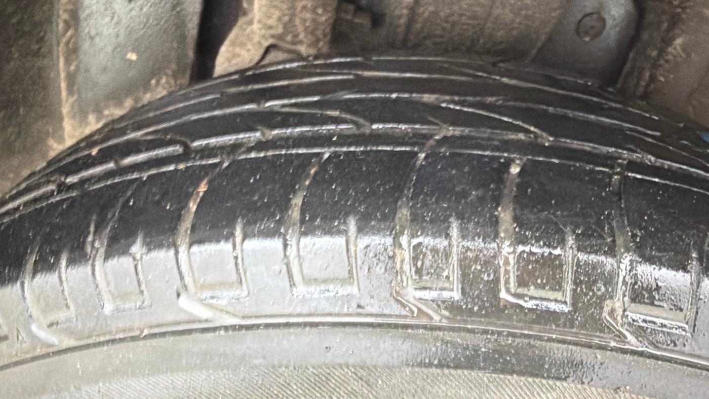 2021 Mahindra XUV300 W6 1.2 PETROL, Petrol, Manual, 53,923 km, Left Rear Tyre Tread