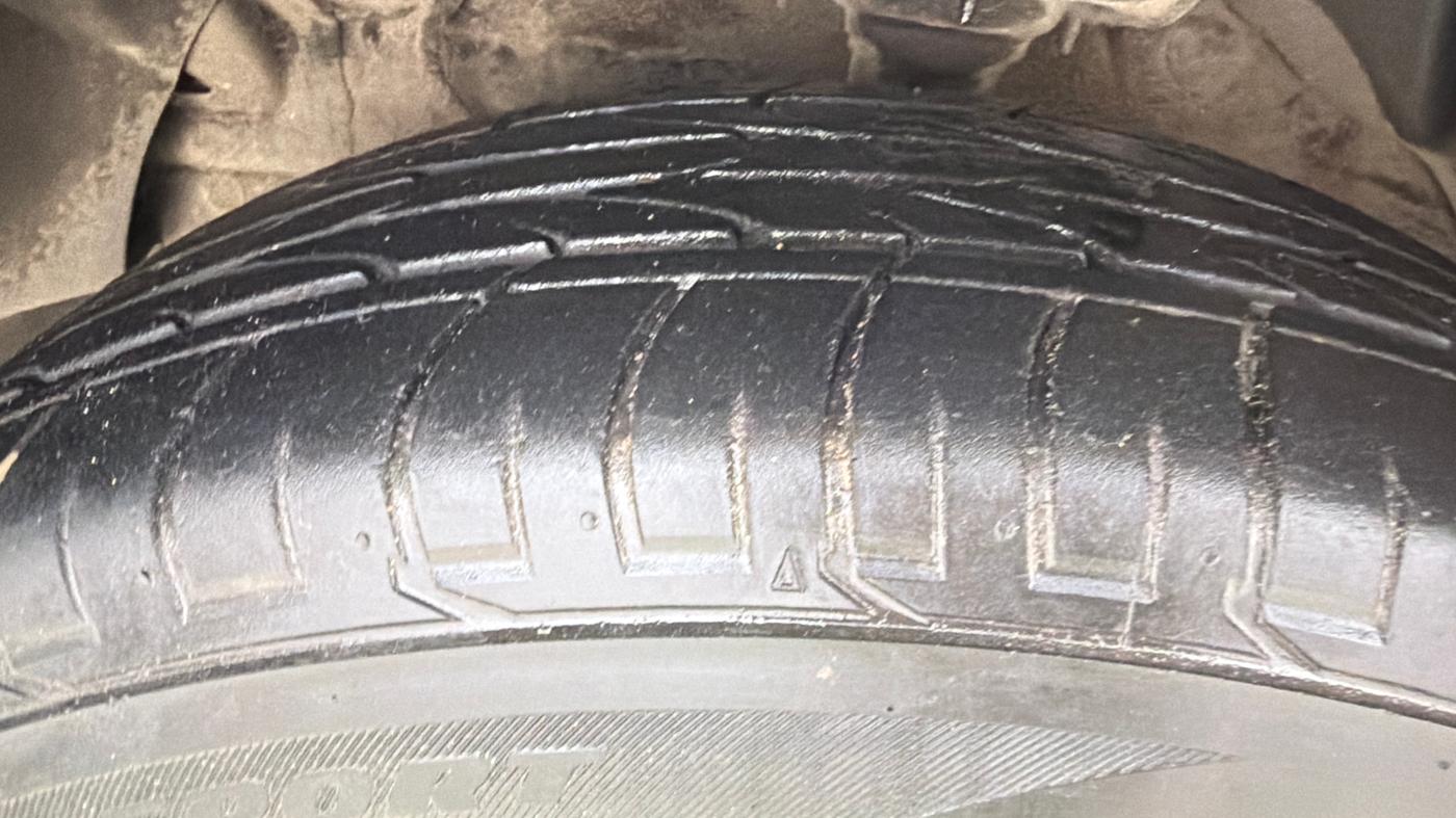 2021 Mahindra XUV300 W6 1.2 PETROL, Petrol, Manual, 53,923 km, Left Front Tyre Tread