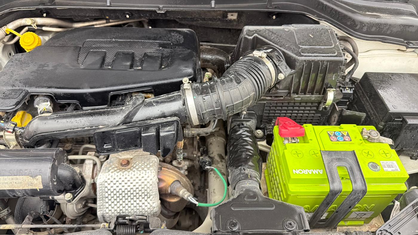 2021 Mahindra XUV300 W6 1.2 PETROL, Petrol, Manual, 53,923 km, Engine View - Left