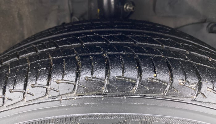 2015 Honda Brio VX AT, Petrol, Automatic, 17,295 km, Right Front Tyre Tread