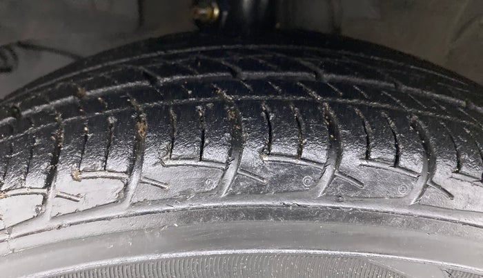 2015 Honda Brio VX AT, Petrol, Automatic, 17,295 km, Left Front Tyre Tread