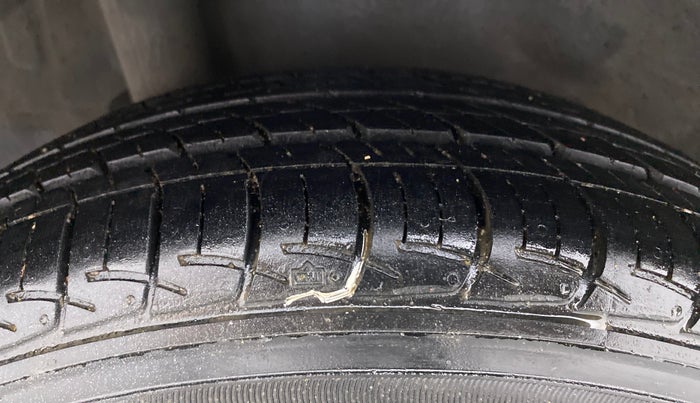 2015 Honda Brio VX AT, Petrol, Automatic, 17,295 km, Right Rear Tyre Tread