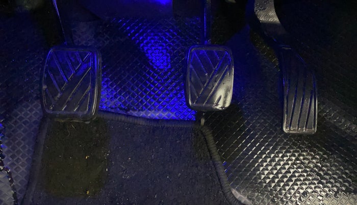 2016 Maruti Swift VXI, Petrol, Manual, 41,596 km, Pedals