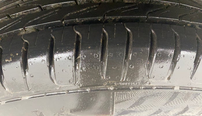 2016 Maruti Swift VXI, Petrol, Manual, 41,596 km, Left Rear Tyre Tread