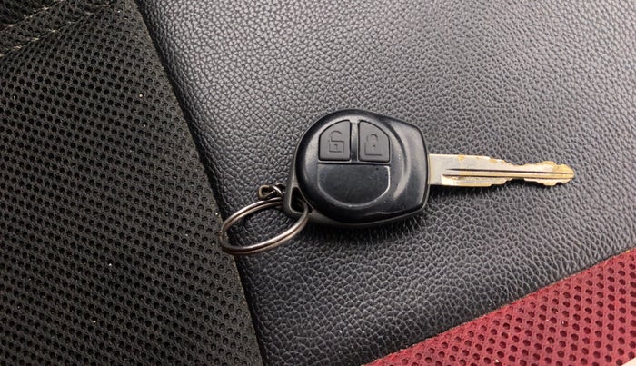 2016 Maruti Swift VXI, Petrol, Manual, 41,596 km, Key Close Up