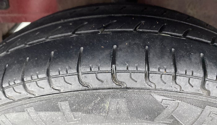 2017 Hyundai Eon ERA PLUS, Petrol, Manual, 31,563 km, Left Front Tyre Tread