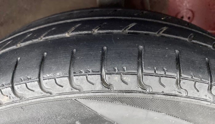 2017 Hyundai Eon ERA PLUS, Petrol, Manual, 31,563 km, Right Front Tyre Tread