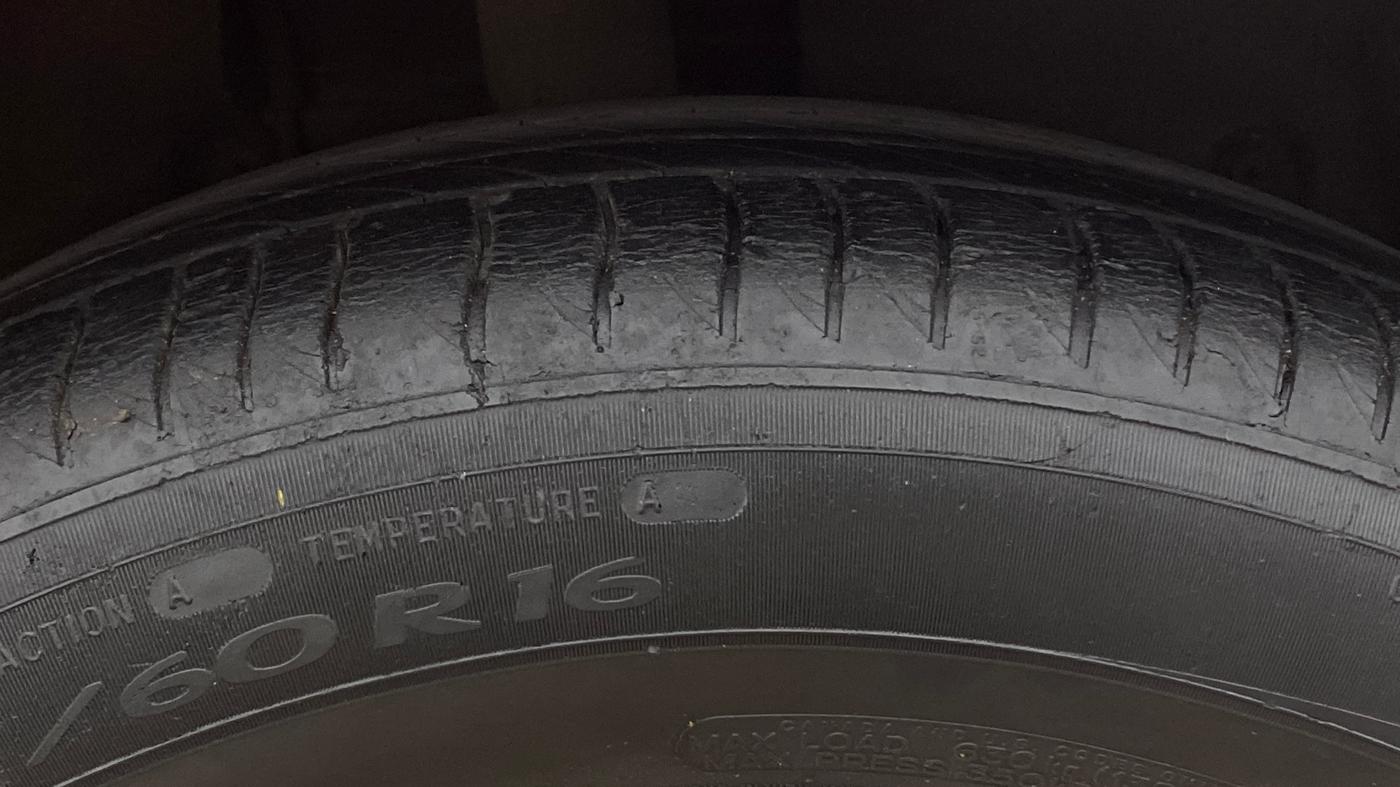 2014 Ford Ecosport TITANIUM 1.0L ECOBOOST, Petrol, Manual, 76,641 km, Right Front Tyre Tread
