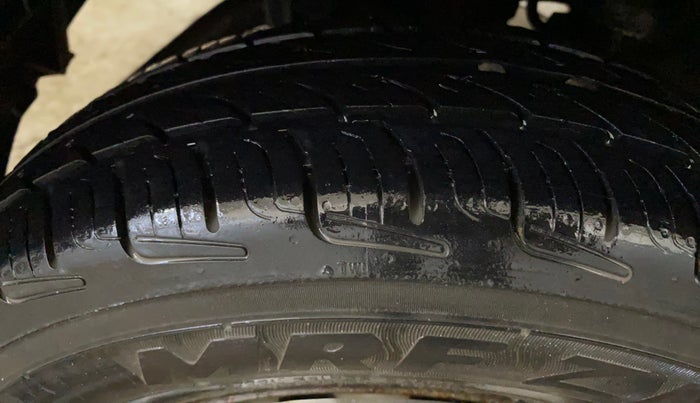 2015 Hyundai Eon ERA +, Petrol, Manual, 49,159 km, Right Rear Tyre Tread