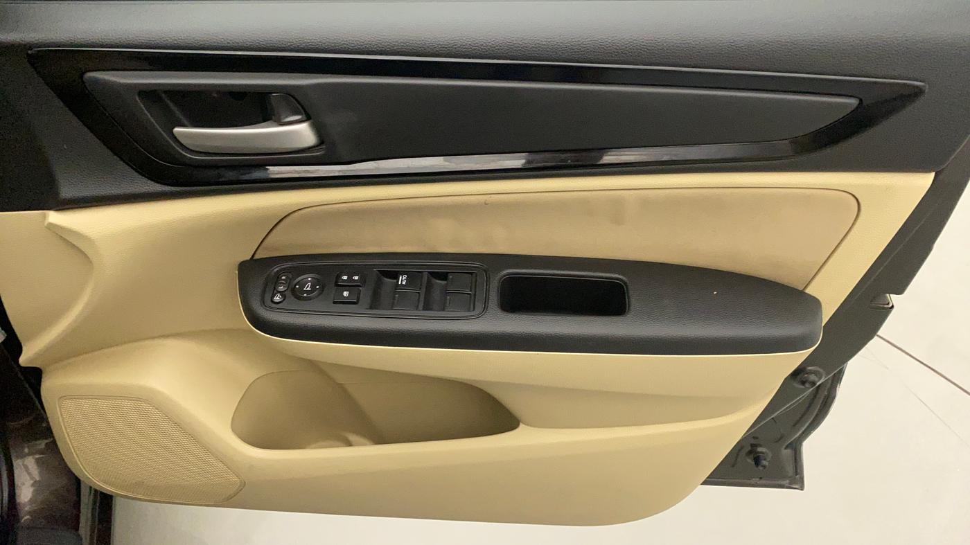 2019 Honda Amaze 1.2L I-VTEC VX CVT, Petrol, Automatic, 37,227 km, Driver Side Door Panels Control
