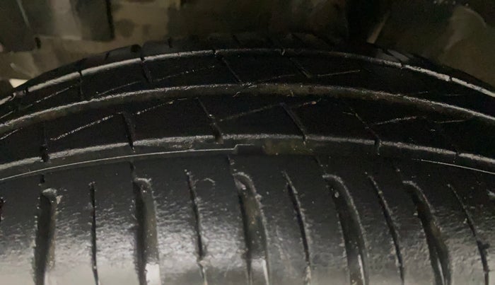 2022 Renault Kwid RXT 1.0 AMT (O), Petrol, Automatic, 24,936 km, Left Front Tyre Tread