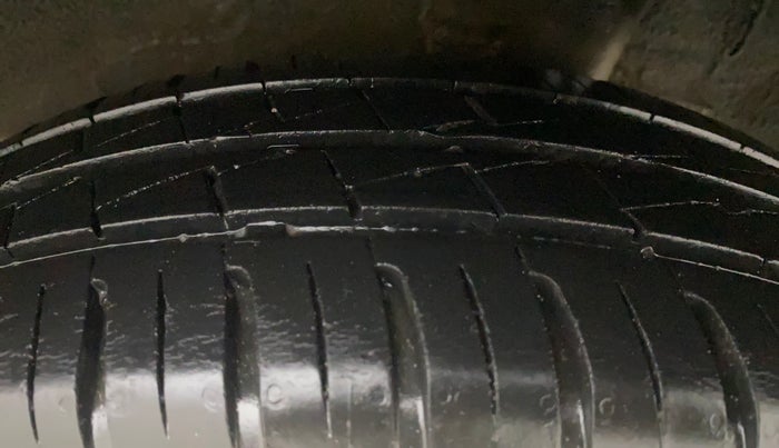 2022 Renault Kwid RXT 1.0 AMT (O), Petrol, Automatic, 24,936 km, Left Rear Tyre Tread