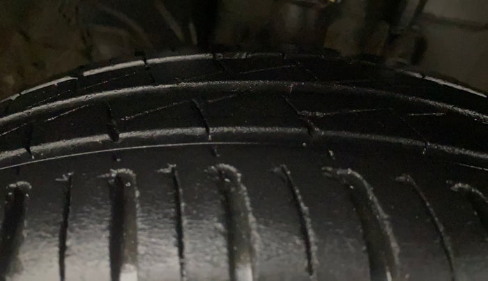 2022 Renault Kwid RXT 1.0 AMT (O), Petrol, Automatic, 24,936 km, Right Front Tyre Tread