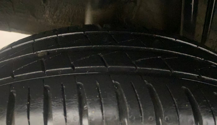 2022 Renault Kwid RXT 1.0 AMT (O), Petrol, Automatic, 24,936 km, Right Rear Tyre Tread