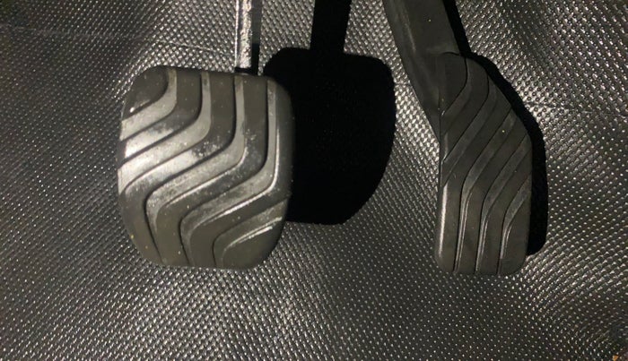 2022 Renault Kwid RXT 1.0 AMT (O), Petrol, Automatic, 24,936 km, Pedals