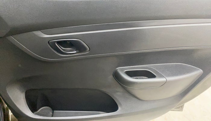 2022 Renault Kwid RXT 1.0 AMT (O), Petrol, Automatic, 24,936 km, Driver Side Door Panels Control