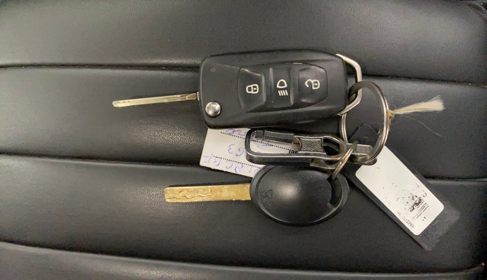 2023 Tata Tiago XT (O) PETROL, Petrol, Manual, 24,509 km, Key Close Up