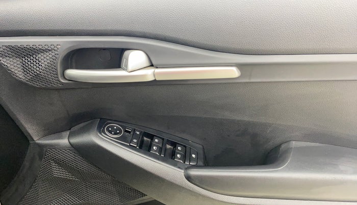 2024 KIA SELTOS  HTK 1.5 PETROL MT, Petrol, Manual, 39,173 km, Driver Side Door Panels Control