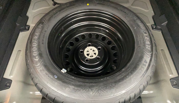 2024 KIA SELTOS  HTK 1.5 PETROL MT, Petrol, Manual, 39,173 km, Spare Tyre