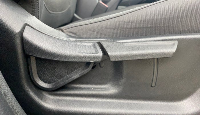 2024 KIA SELTOS  HTK 1.5 PETROL MT, Petrol, Manual, 39,173 km, Driver Side Adjustment Panel