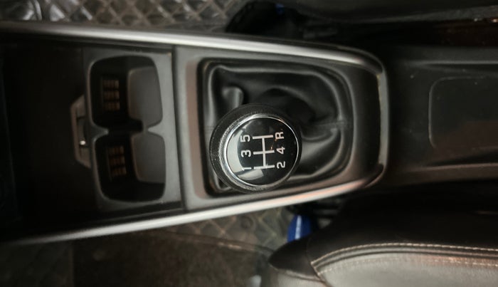 2021 Maruti XL6 ALPHA MT, Petrol, Manual, 1,15,527 km, Gear Lever