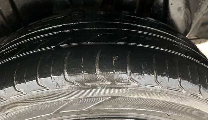 2021 Maruti XL6 ALPHA MT, Petrol, Manual, 1,15,527 km, Left Rear Tyre Tread