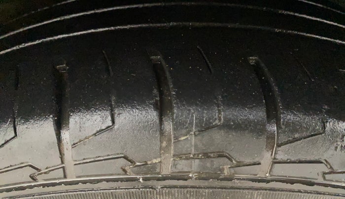 2020 Maruti XL6 ZETA MT, Petrol, Manual, 60,248 km, Right Front Tyre Tread