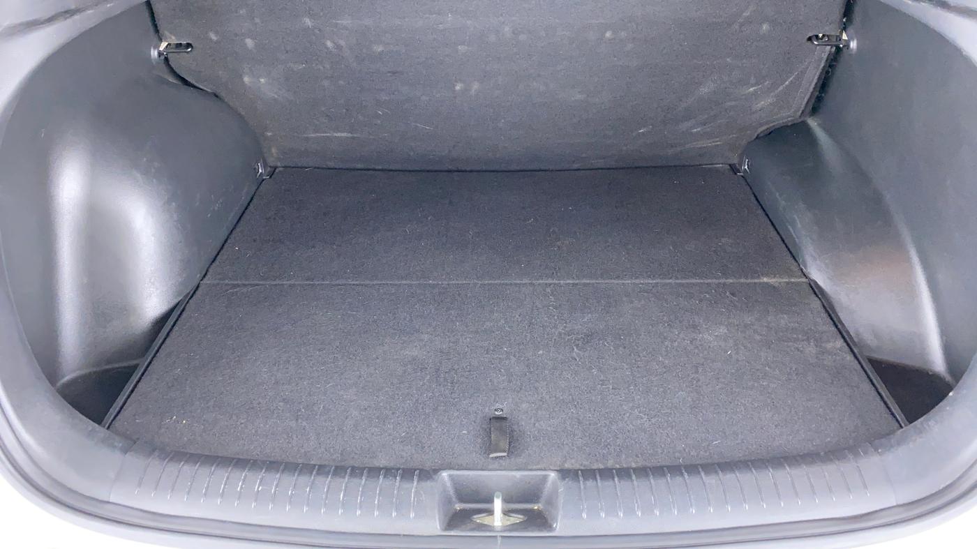 2015 Hyundai Creta 1.6 SX PLUS PETROL, Petrol, Manual, 69,619 km, Boot Inside
