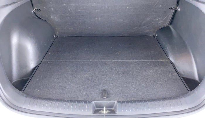 2015 Hyundai Creta 1.6 SX PLUS PETROL, Petrol, Manual, 69,619 km, Boot Inside