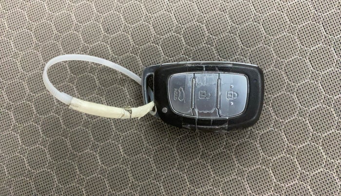 2017 Hyundai Elite i20 ASTA 1.2 (O), Petrol, Manual, 60,742 km, Key Close Up