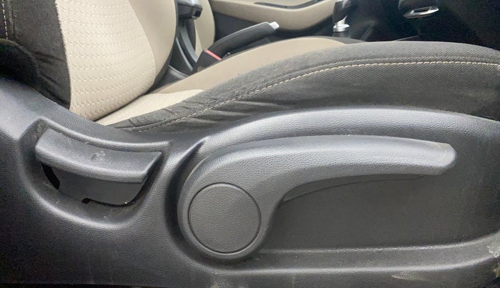 2017 Hyundai Elite i20 ASTA 1.2 (O), Petrol, Manual, 60,742 km, Driver Side Adjustment Panel