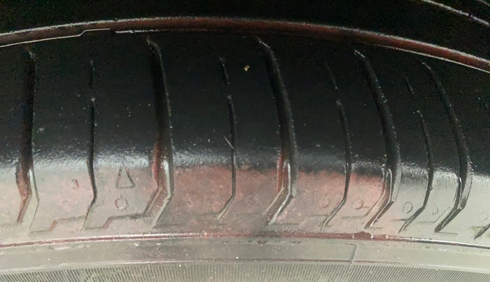 2017 Hyundai Elite i20 ASTA 1.2 (O), Petrol, Manual, 60,742 km, Left Front Tyre Tread