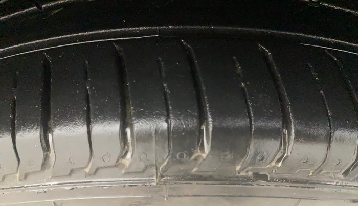 2017 Hyundai Elite i20 ASTA 1.2 (O), Petrol, Manual, 60,742 km, Right Front Tyre Tread