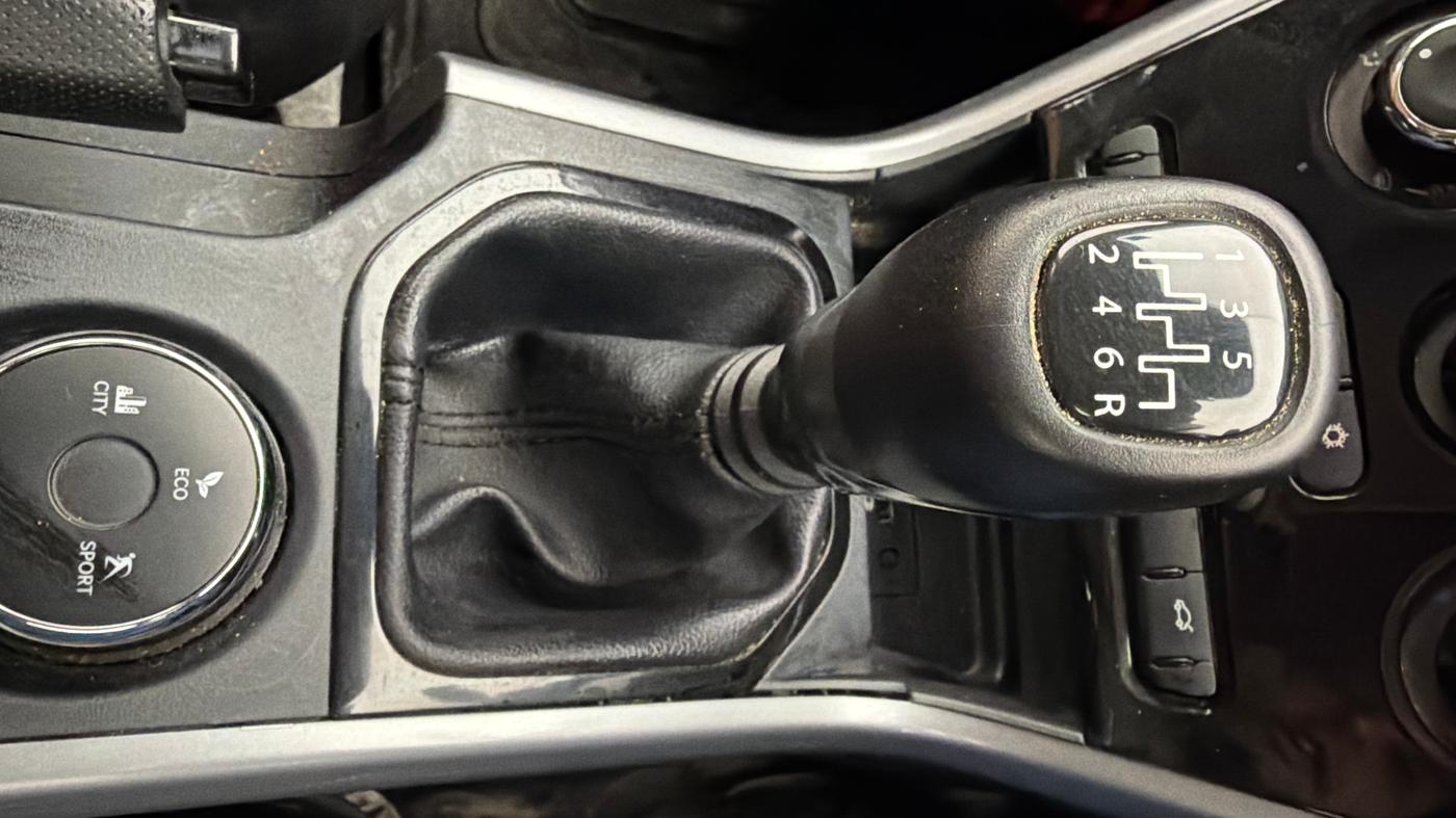 2022 Tata NEXON XM PLUS SUNROOF PETROL, Petrol, Manual, 60,341 km, Gear Lever