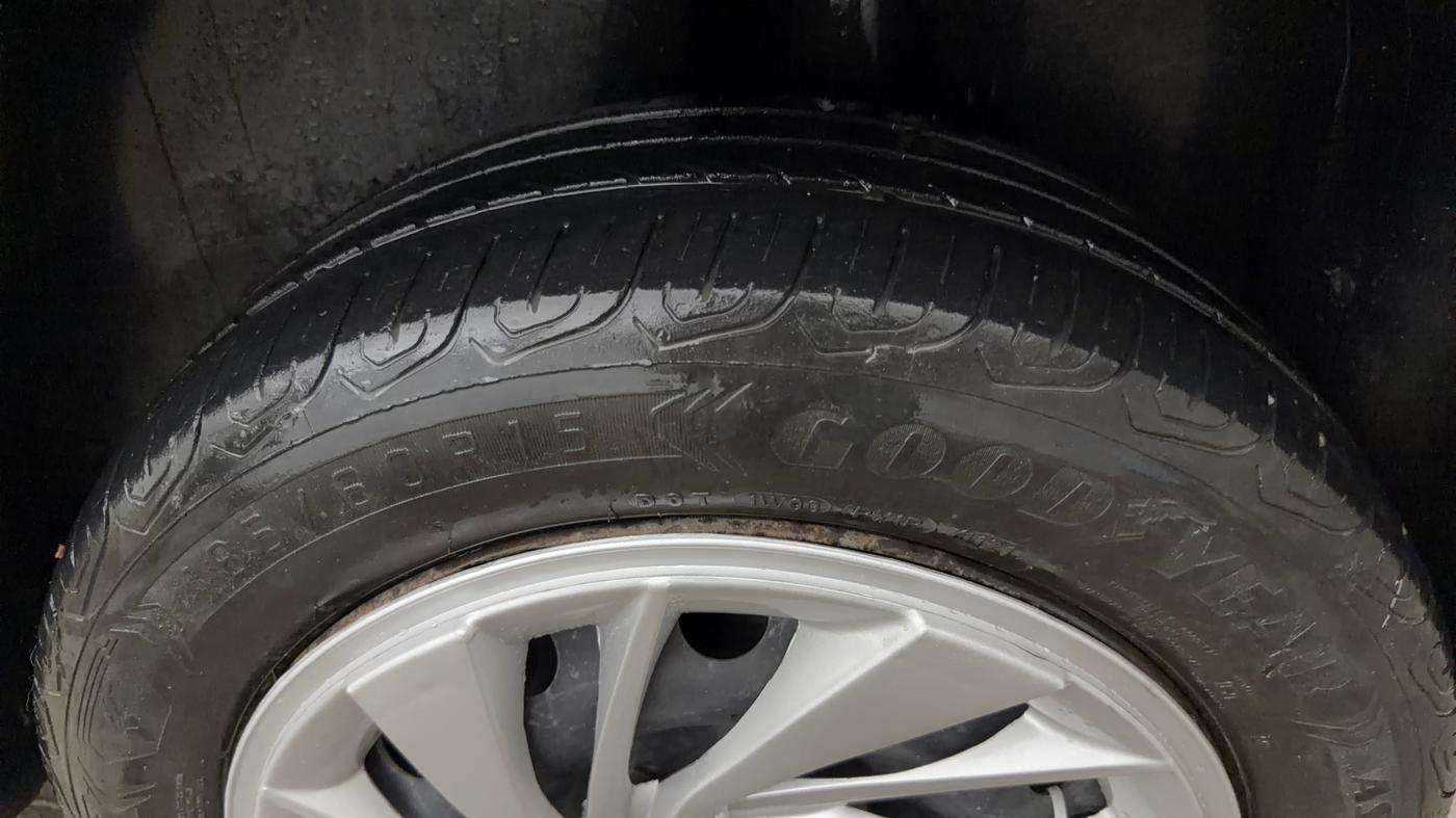 2016 Volkswagen Polo COMFORTLINE 1.2L, Petrol, Manual, 68,818 km, Left Rear Tyre Tread