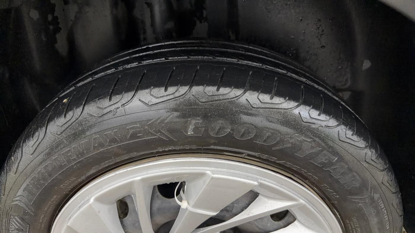 2016 Volkswagen Polo COMFORTLINE 1.2L, Petrol, Manual, 68,818 km, Right Rear Tyre Tread
