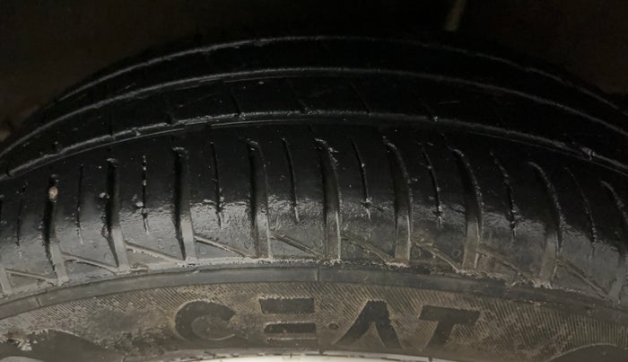 2020 Renault Kwid RXL, Petrol, Manual, 32,710 km, Left Rear Tyre Tread