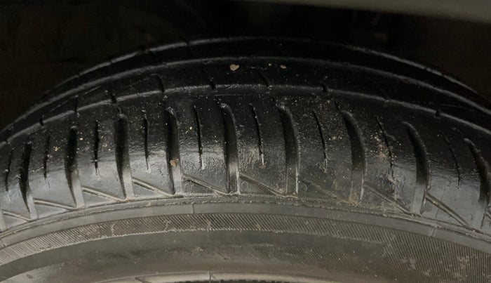 2020 Renault Kwid RXL, Petrol, Manual, 32,710 km, Right Front Tyre Tread
